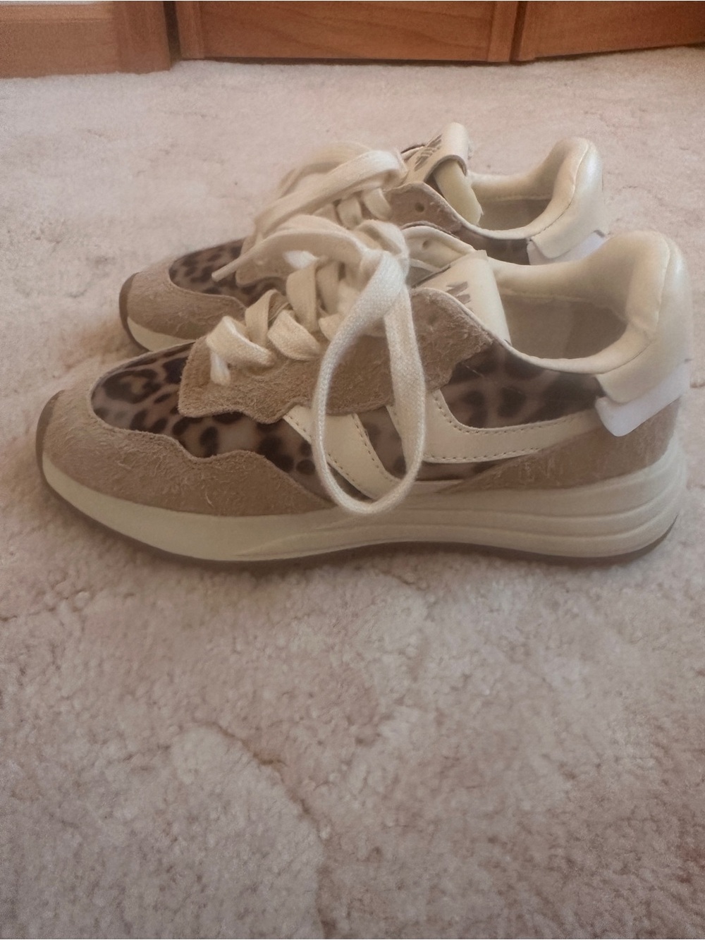 Steve Madden Cream Suede Low-Top Sneakers- NWOT